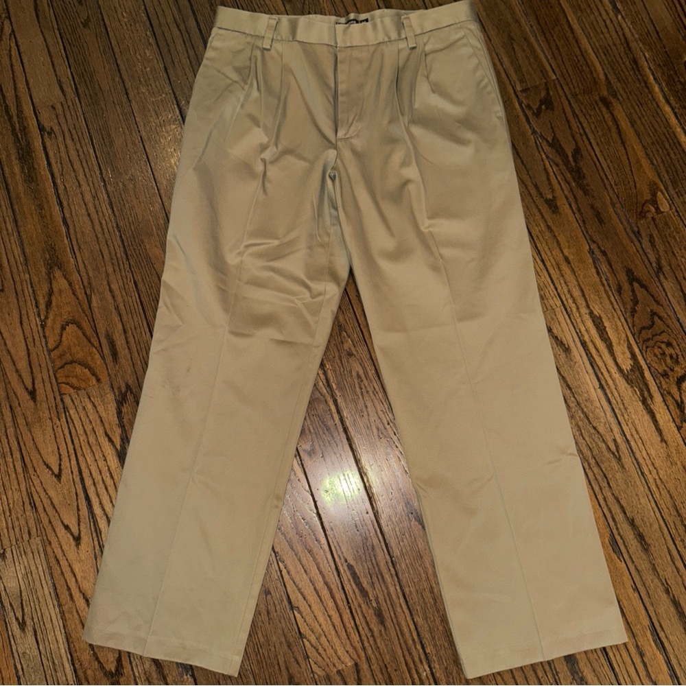 Dockers D3 Beige Khaki Slacks Pants Straight Leg Pleated Front Mens Size 34 X 30